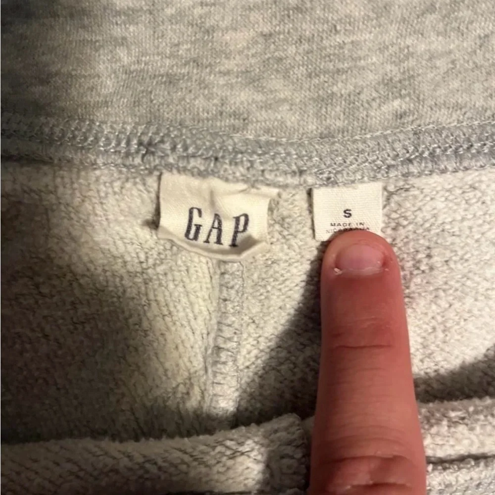 GAP Gray Sweatpants Size Small  – Comfortable Everyday Joggers